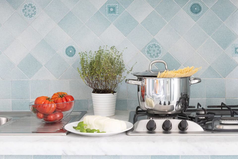 Apartment | Private kitchen | Fridge, oven, stovetop, coffee/tea maker