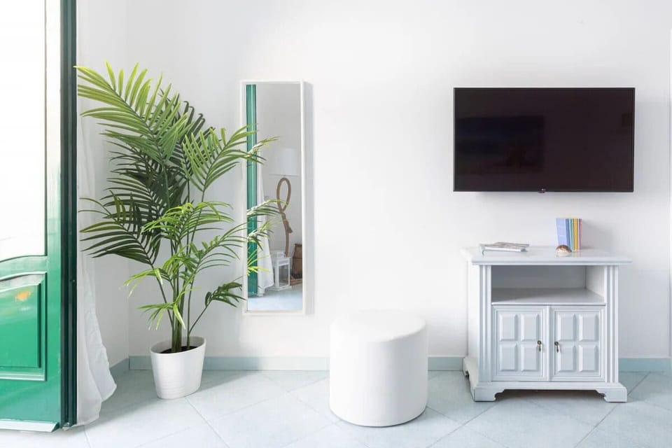 Apartment | Living area | Flat-screen TV