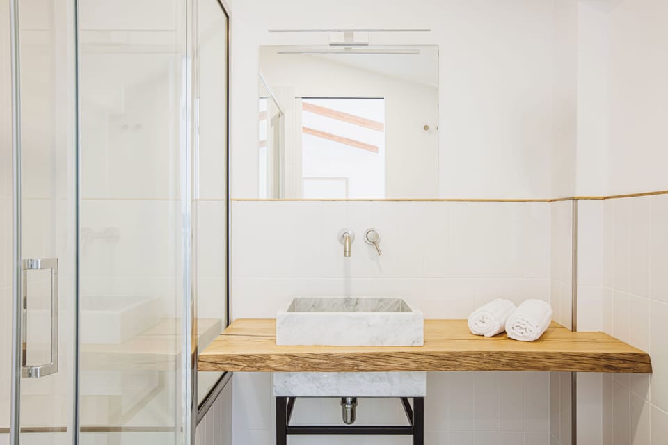Room | Bathroom | Shower, free toiletries, hair dryer, bidet