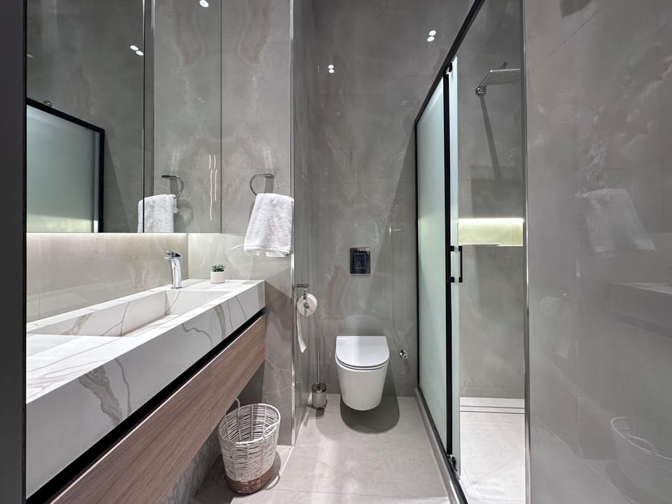 Luxury Apartment, City View | Bathroom | Slippers