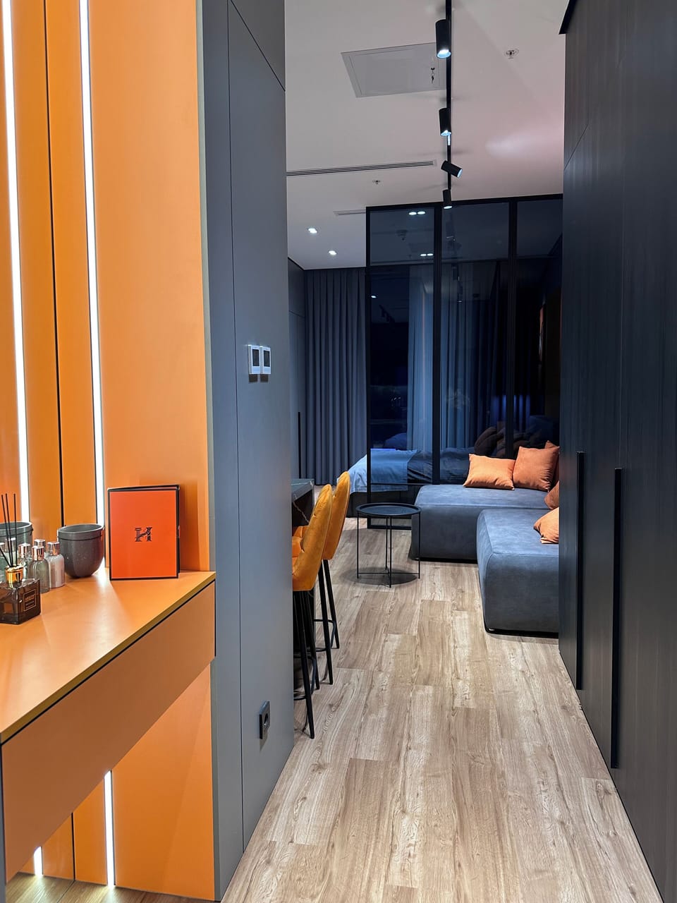 1 bedroom, blackout drapes, WiFi (free)
