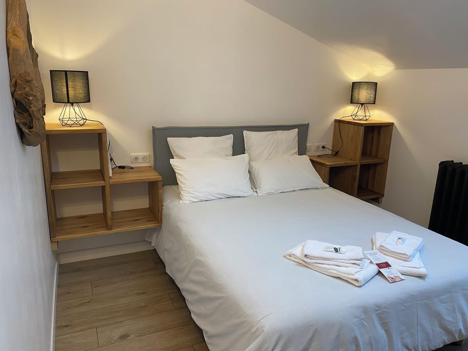 Soundproofing, free WiFi, bed sheets