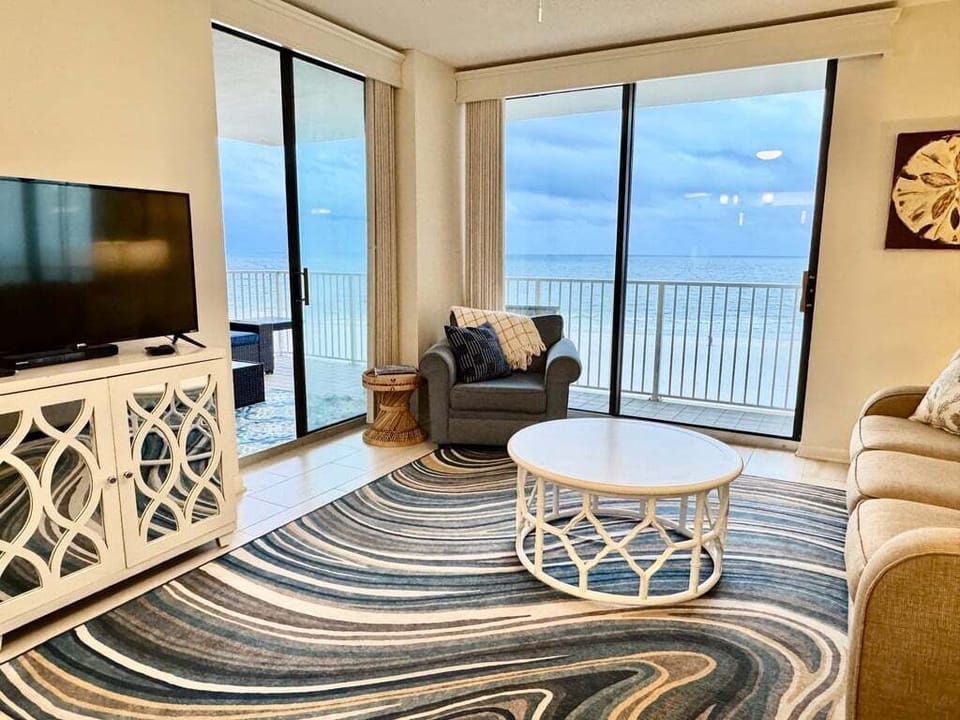 Shoalwater 504, Gulf Front 3/2. Sleeps 8 Managed by Island Rentals.