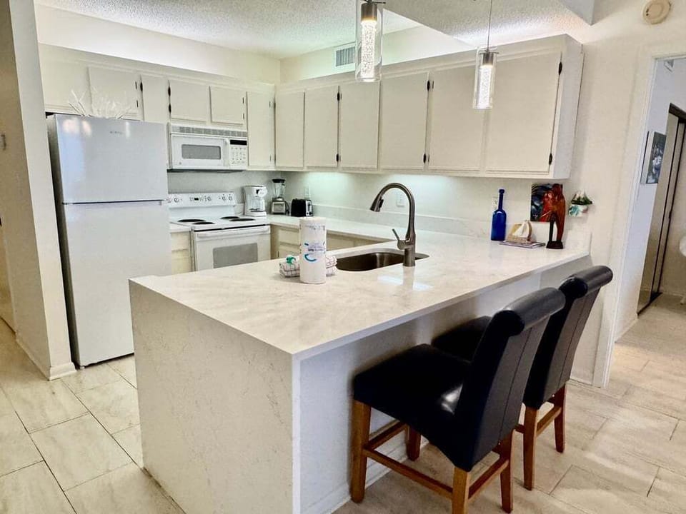 Shoalwater 504, Gulf Front 3/2. Sleeps 8 Managed by Island Rentals.