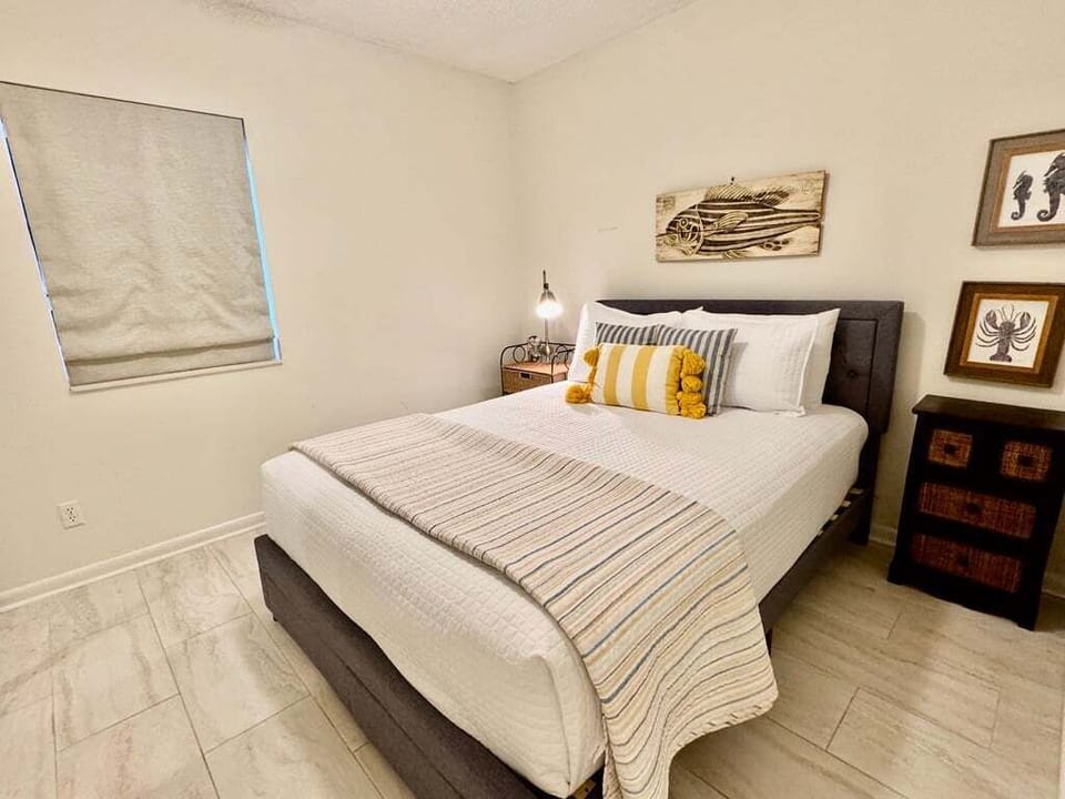 Shoalwater 504, Third Bedroom. Gulf Front 3/2. Sleeps 8 Managed by Island Rentals.
