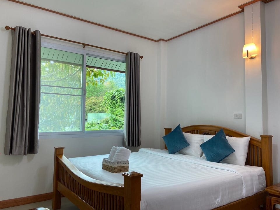 Basic Double Room, 1 King Bed, Mountain View | Free WiFi, bed sheets
