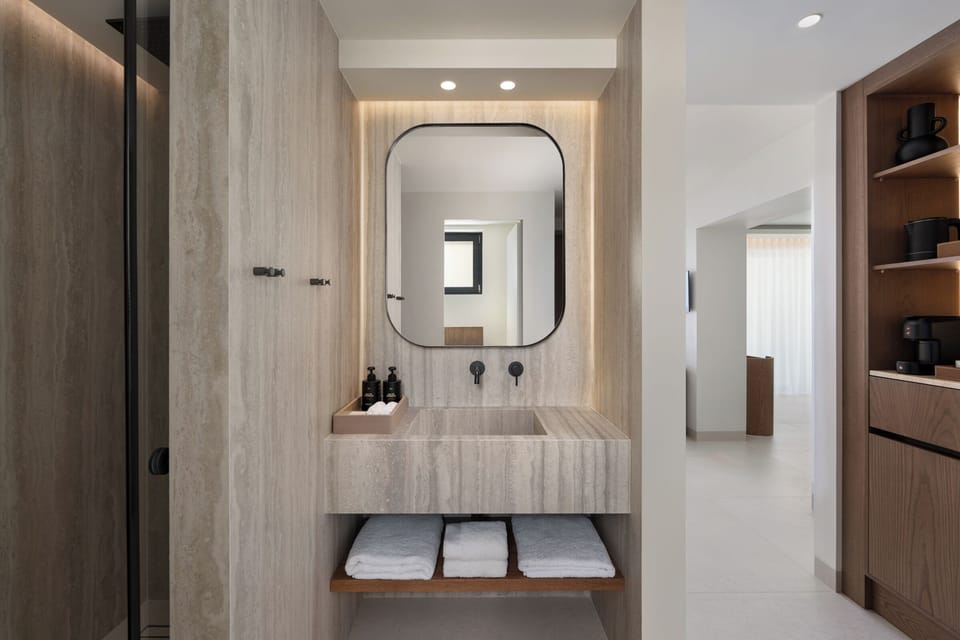 One Bedroom Suite With Private Pool & Sea View | Bathroom | Shower, free toiletries, hair dryer, bathrobes