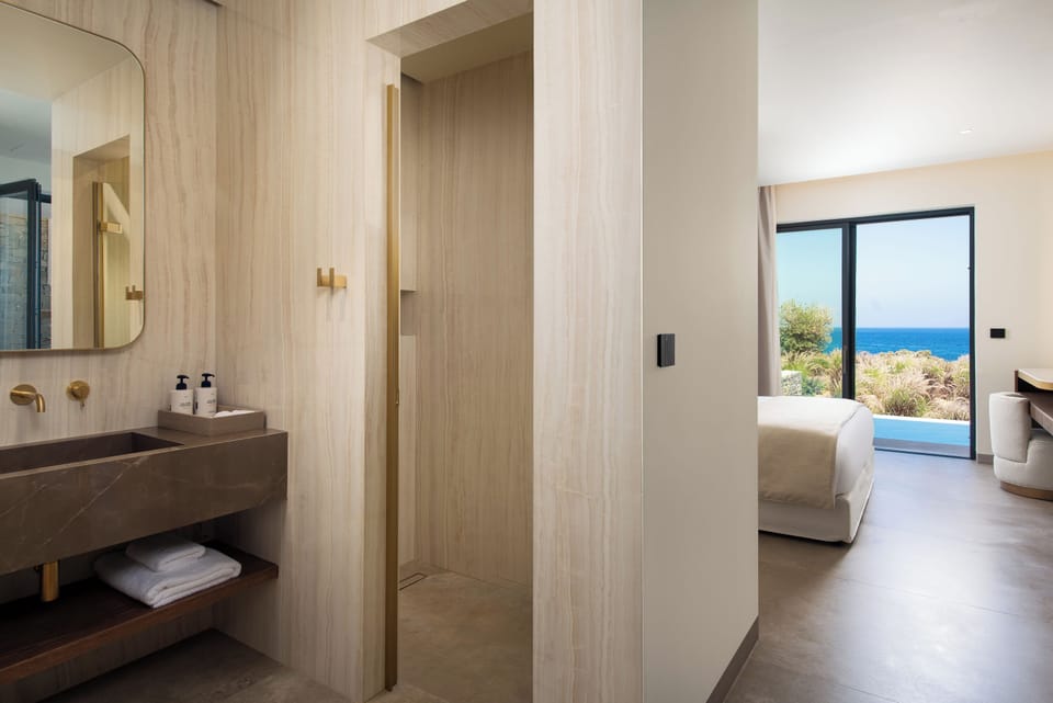 Vione Suite With Private pool &  Sea View | Bathroom | Shower, free toiletries, hair dryer, bathrobes