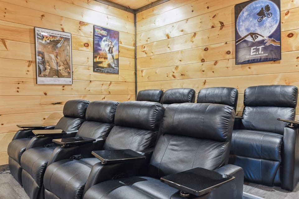 Cabin, 5 Bedrooms | Interior
