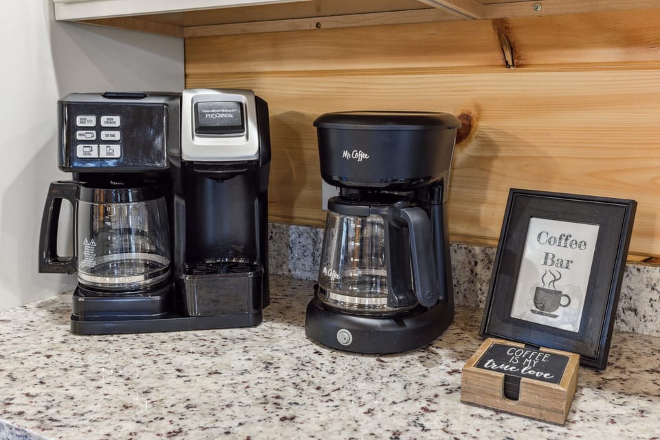 Cabin, 5 Bedrooms | Coffee and/or coffee maker