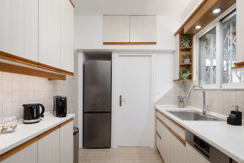 Apartment, Mountain View | Private kitchen | Full-size fridge, microwave, oven, dishwasher