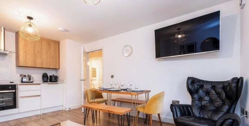 A bright and welcoming dining area with a spacious table and comfortable seating, perfect for meals and gatherings