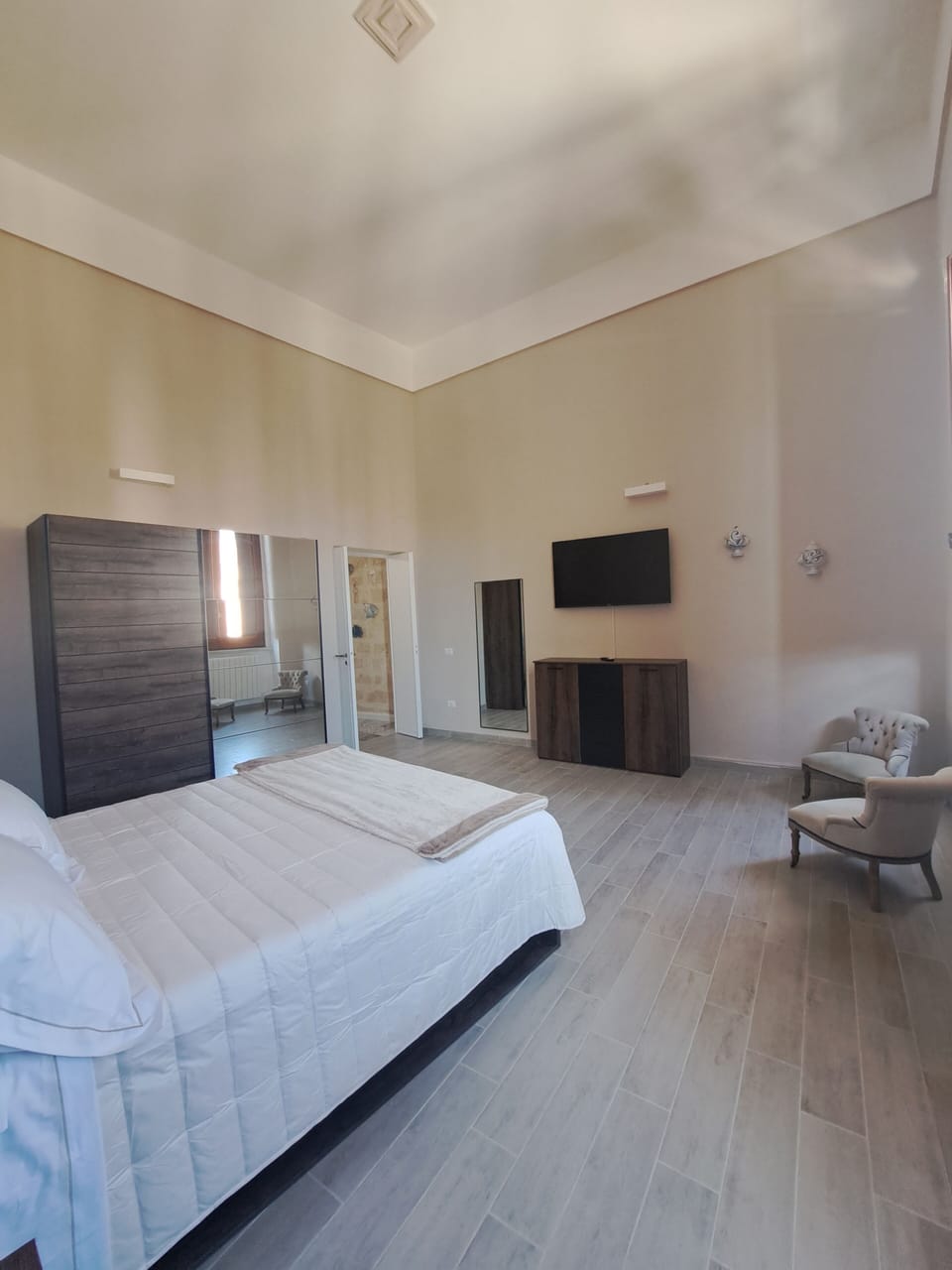 1 bedroom, in-room safe, free WiFi