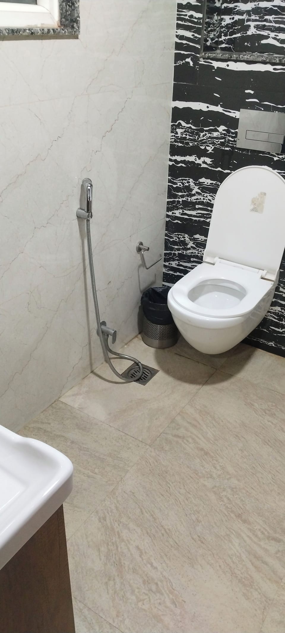 Deluxe Double Room, Balcony, City View | Bathroom | Eco-friendly toiletries, bathrobes, slippers, towels