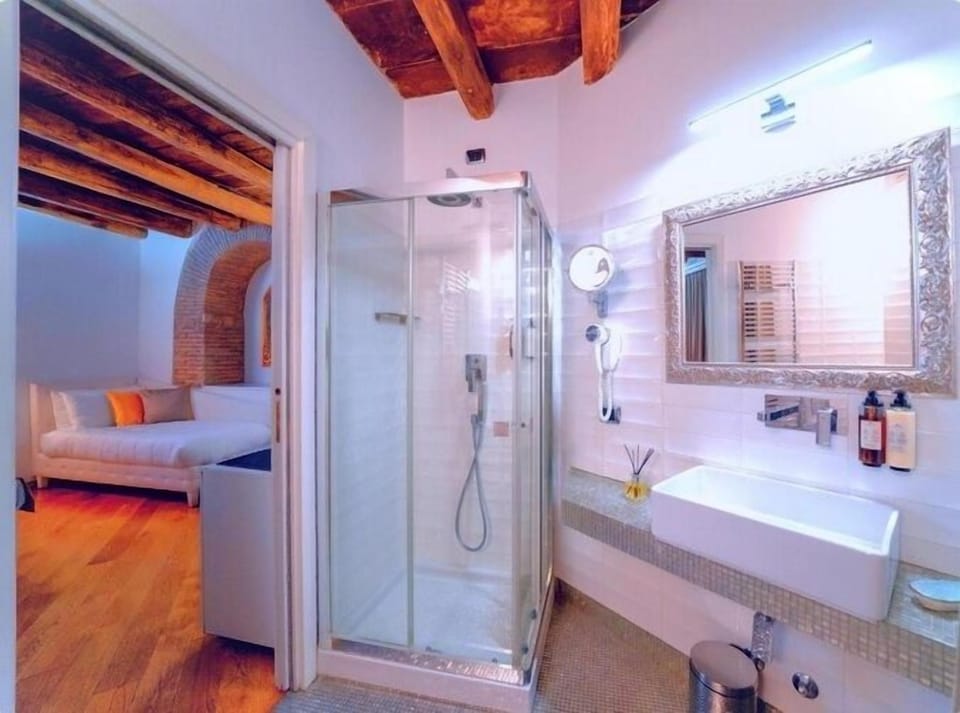 Deluxe Quadruple Room (Pantheon) | In-room safe, desk, soundproofing, iron/ironing board