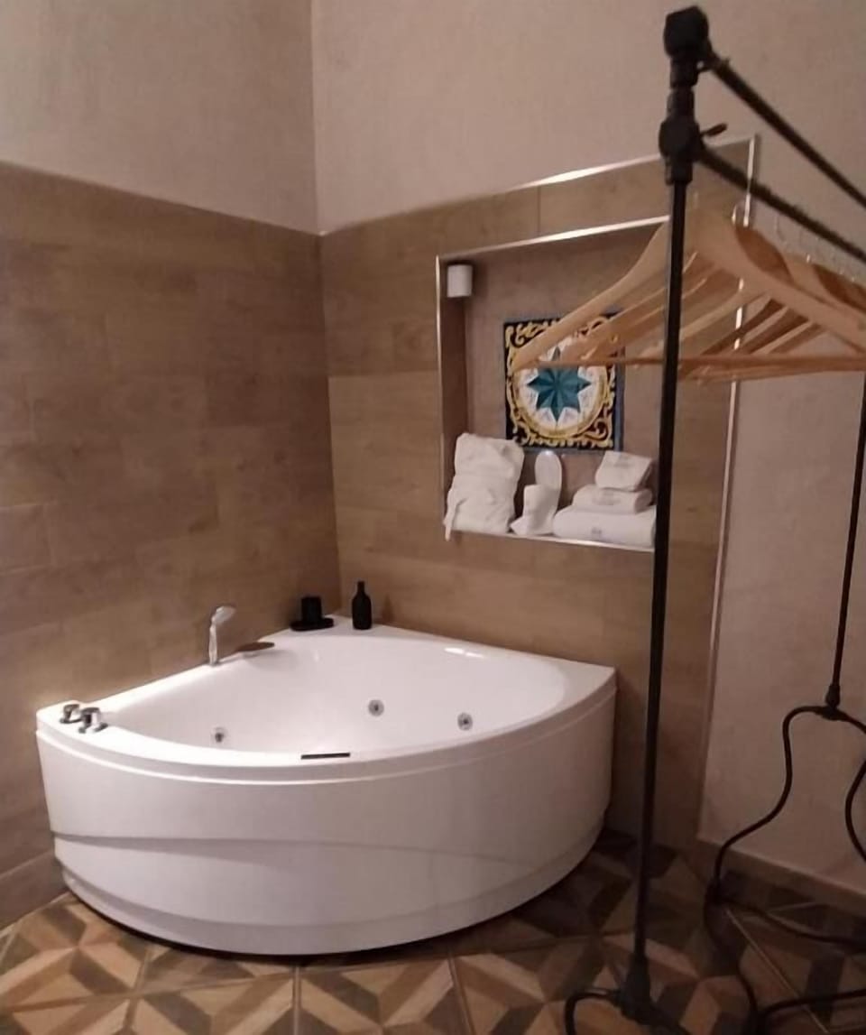 Bathrobes, slippers, bidet