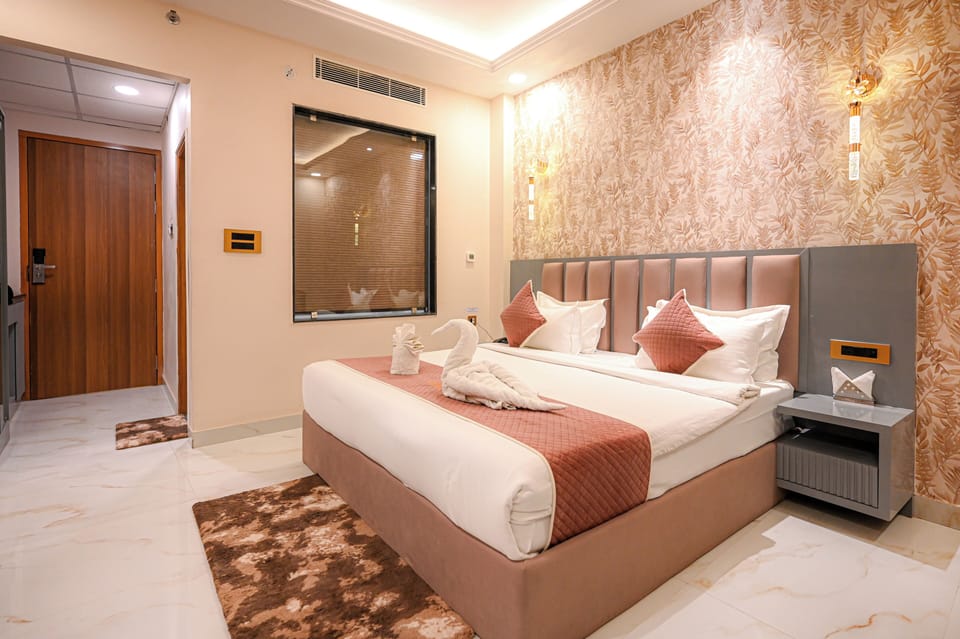 Egyptian cotton sheets, premium bedding, pillowtop beds, in-room safe