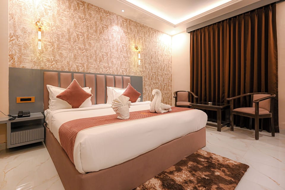 Egyptian cotton sheets, premium bedding, pillowtop beds, in-room safe