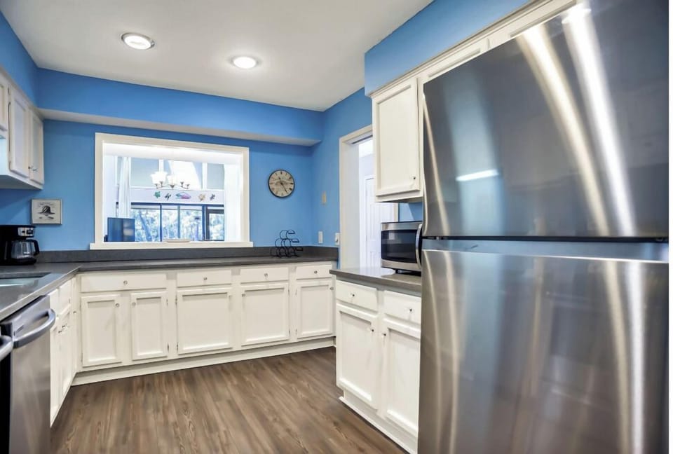 Gorgeous kitchen with granite countertops and hardwood floors