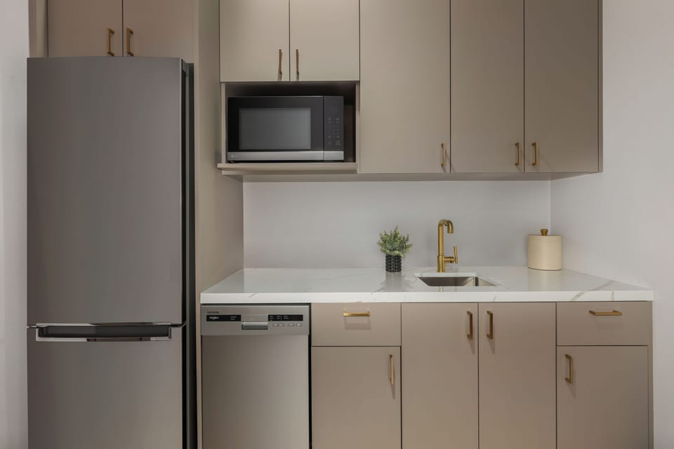 Luxury King Room, 1 Bedroom, Executive Level | Private kitchen | Coffee/tea maker