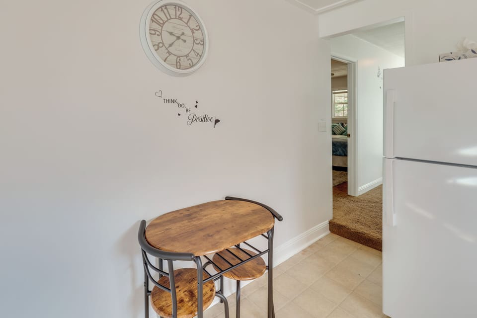 Dining Table | Dishware/Flatware