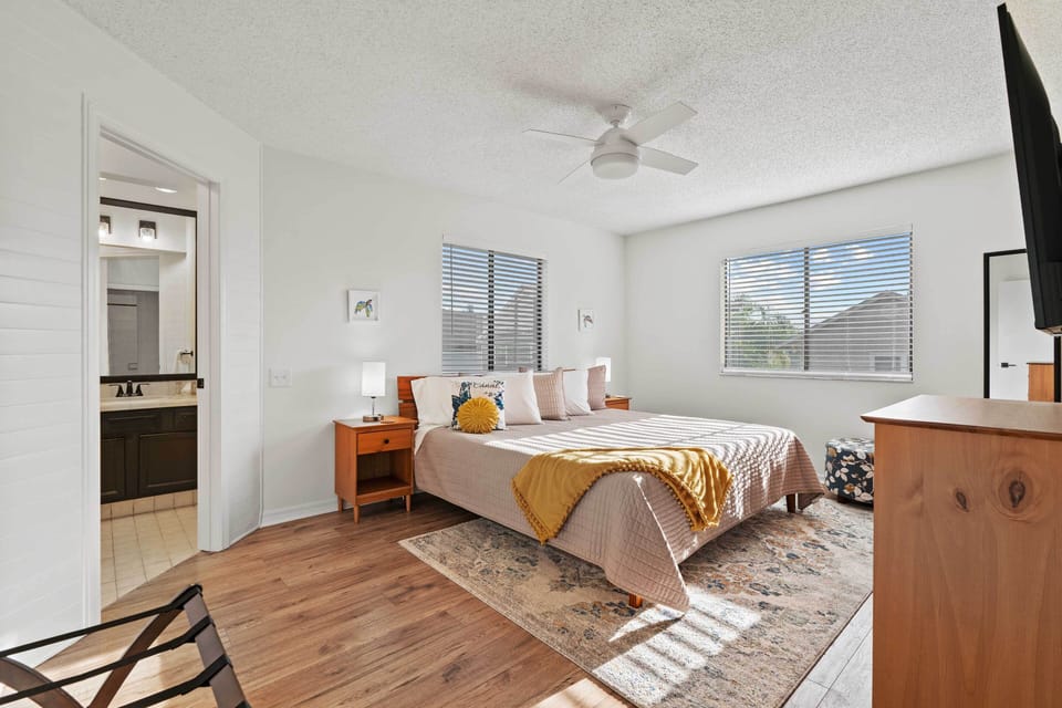 < 1 Mi to Butler Beach! Group Escape w/ Hot Tub Cottage in Butler Beach