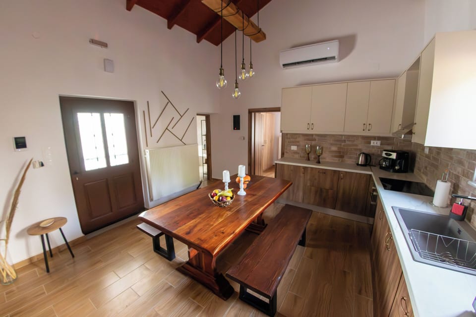 Flat-screen TV, fireplace