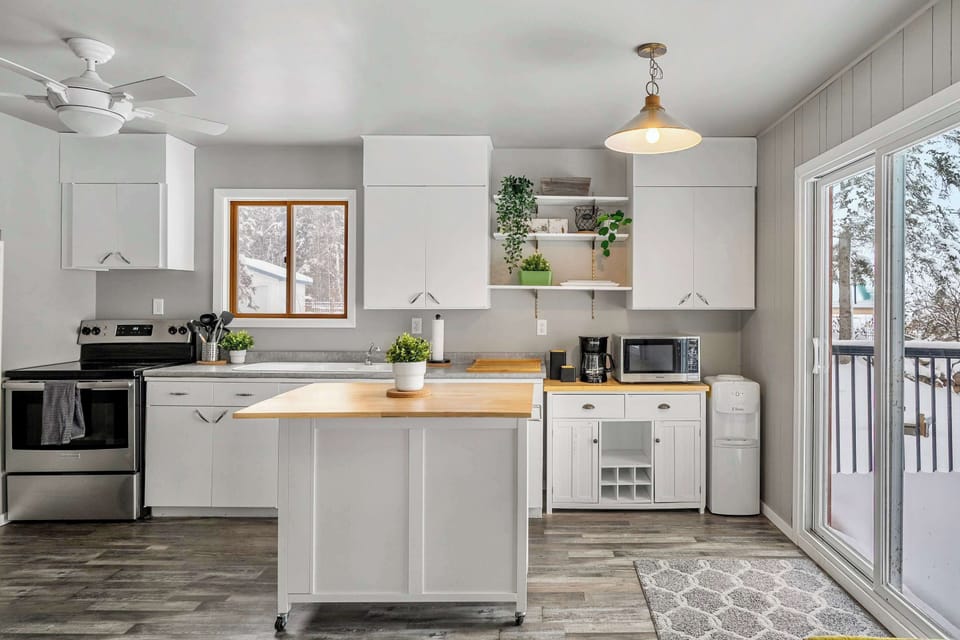 Full kitchen