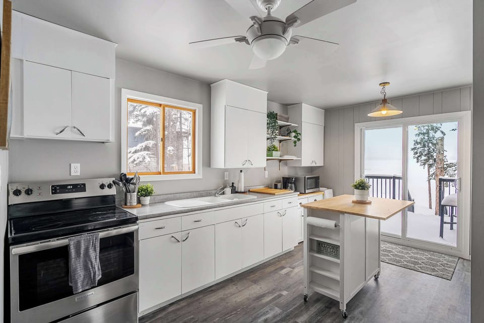 Full kitchen