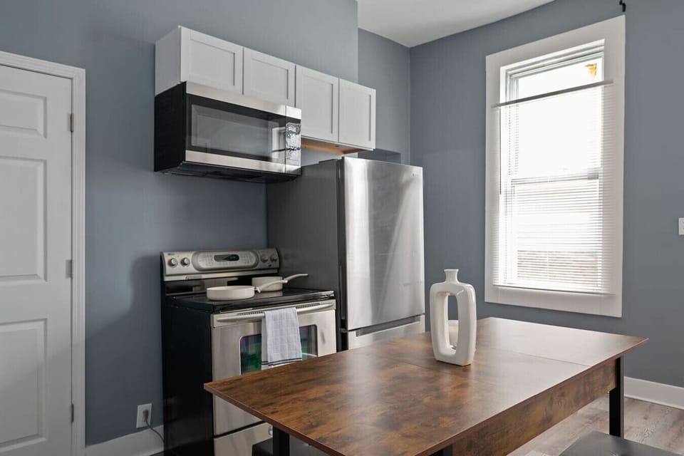 Cozy breakfast spot, essential appliances