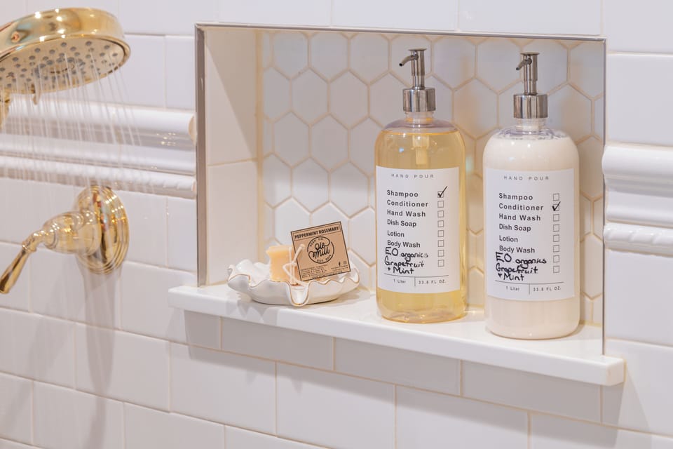 Luxury Room, Park View | Bathroom | Free toiletries, hair dryer, slippers, towels