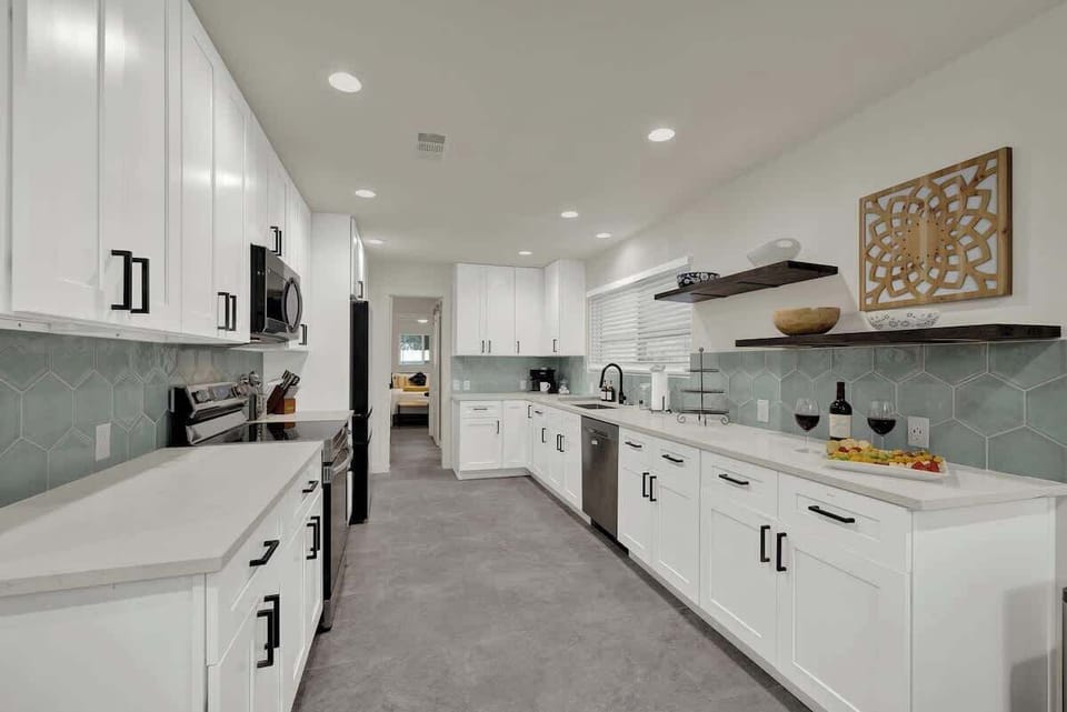 House, Multiple Beds, Patio, Garden View (640 Rainbow Ridge) | Private kitchen | Coffee/tea maker