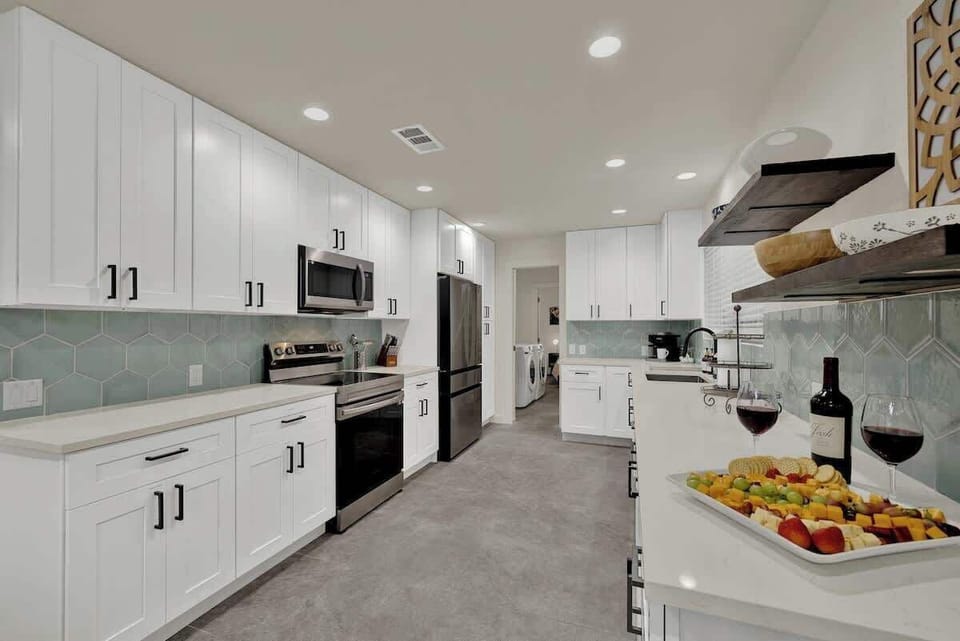 House, Multiple Beds, Patio, Garden View (640 Rainbow Ridge) | Private kitchen | Coffee/tea maker