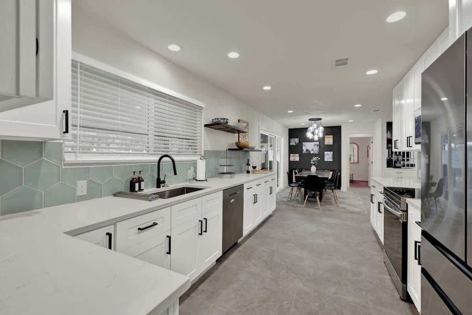House, Multiple Beds, Patio, Garden View (640 Rainbow Ridge) | Private kitchen | Coffee/tea maker