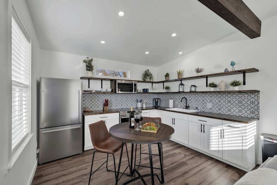 House, 1 King Bed, Hot Tub (155 Moellering Guest) | Private kitchen | Coffee/tea maker