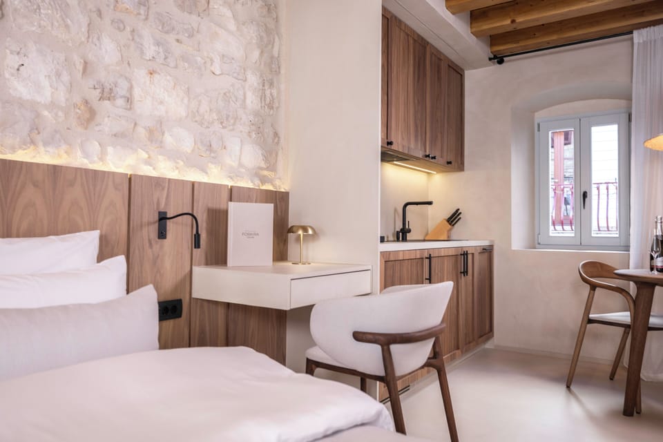 Deluxe Double Room | Private kitchen | Mini-fridge, microwave, stovetop, dishwasher