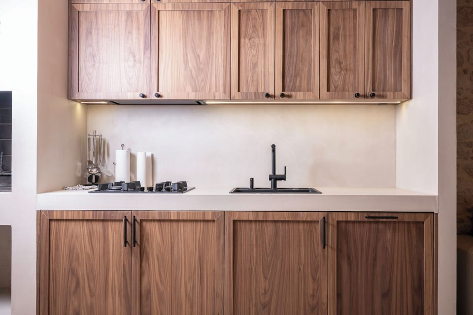 Deluxe Apartment, City View | Private kitchen | Mini-fridge, microwave, stovetop, dishwasher