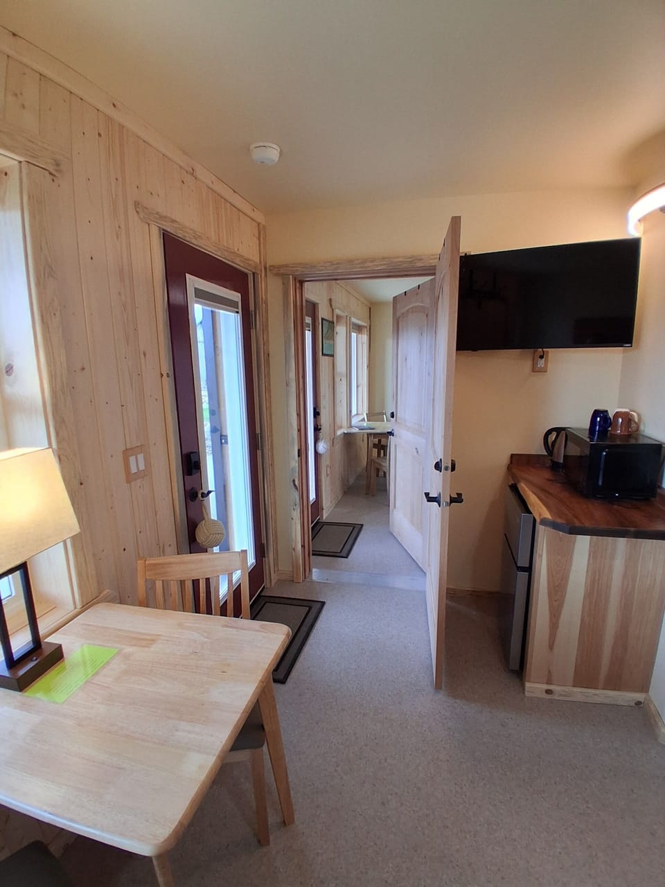 ACCESS INTO BEACH SUITE IF BOTH ARE RENTED. OTHERWISE LOCKED