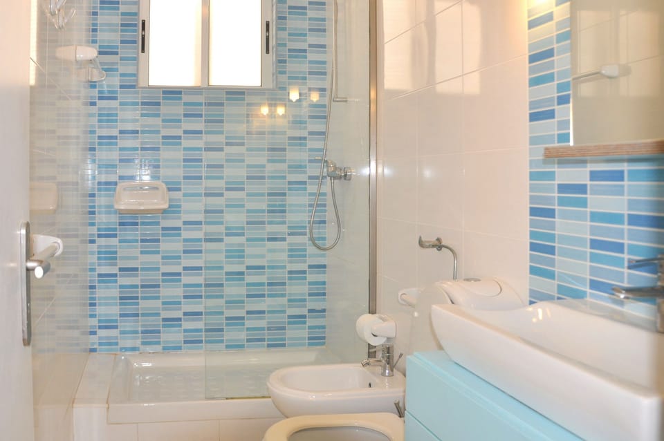 Shower%2FWC