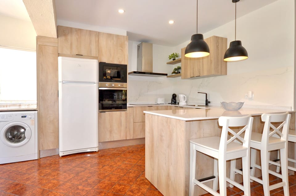Kitchen area with breakfast bar