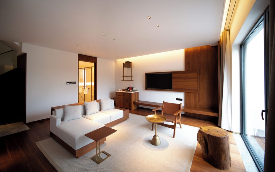 Suite, Hill View | Premium bedding, down comforters, memory foam beds, free minibar