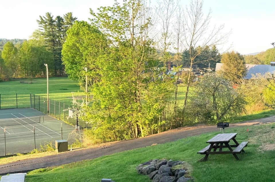 Walkable Stowe Condo: Pool, Hot Tub, Fireplace (7460)