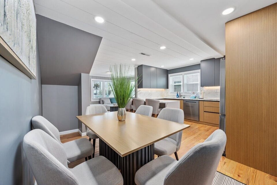 Casual brunch or dinner party? This space works for both.