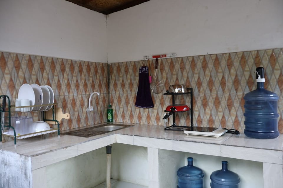 Comfort Double Room, Garden View | Shared kitchen facilities | Stovetop, cookware/dishes/utensils
