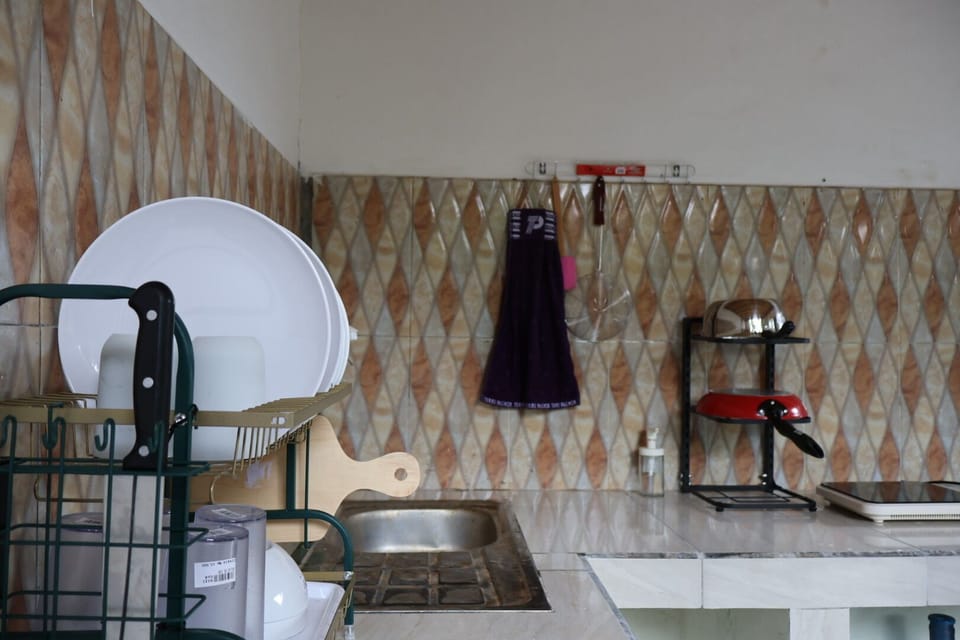 Comfort Double Room, Garden View | Shared kitchen | Stovetop, cookware/dishes/utensils