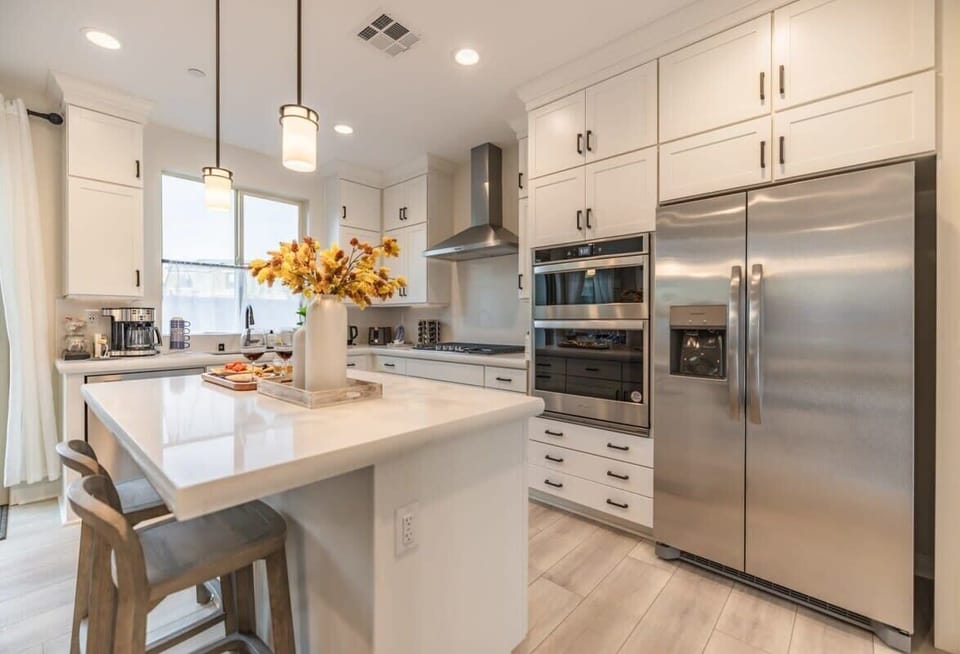 House (5 Bedrooms) | Private kitchen | Coffee/tea maker, microwave, oven, electric kettle