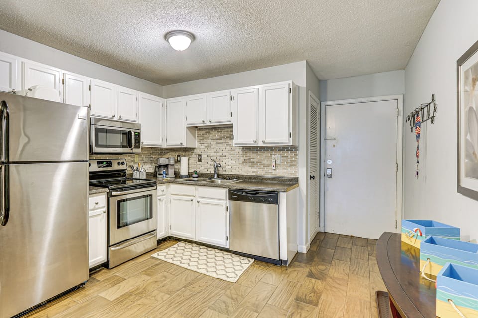 Kitchen | Keurig/Drip Coffee Maker | Toaster | Cooking Basics
