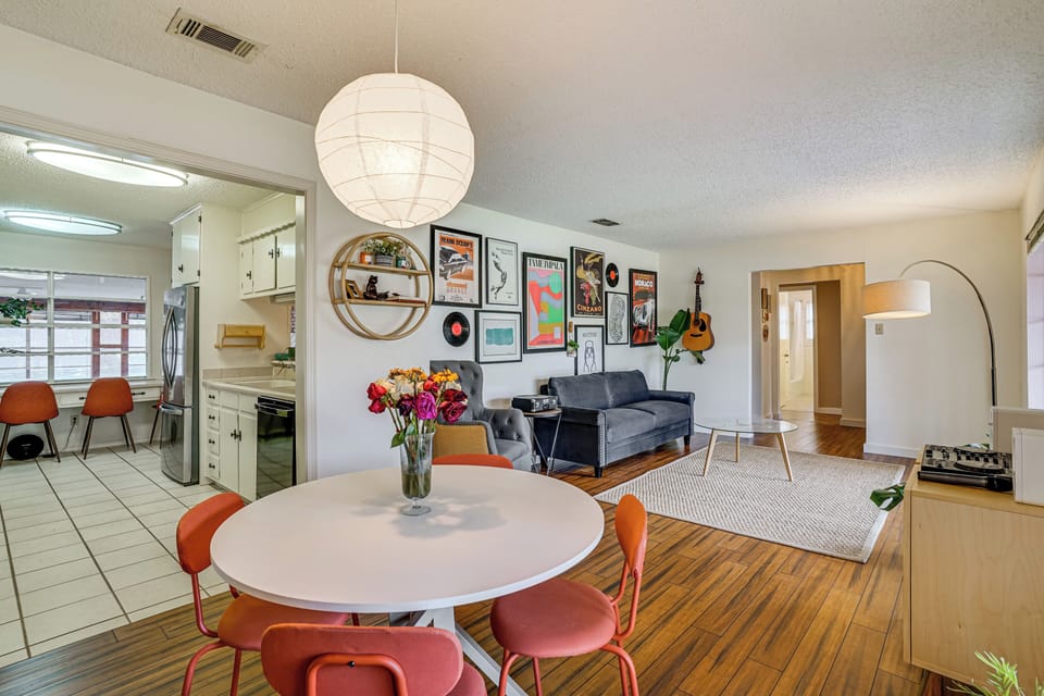 Aledo Vacation Rental | 3BR | 2BA | 2 Small Steps Required | 1,898 Sq Ft