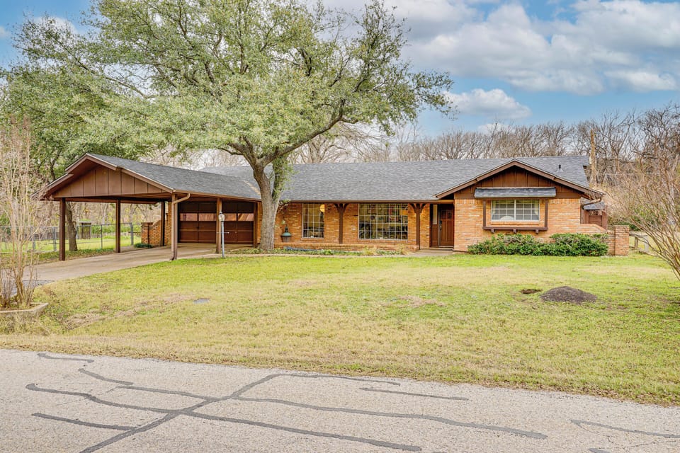 Property Exterior | Single-Story Home | Private Yard