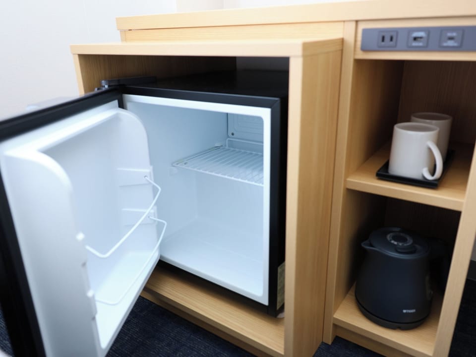 Down comforters, desk, laptop workspace, free WiFi